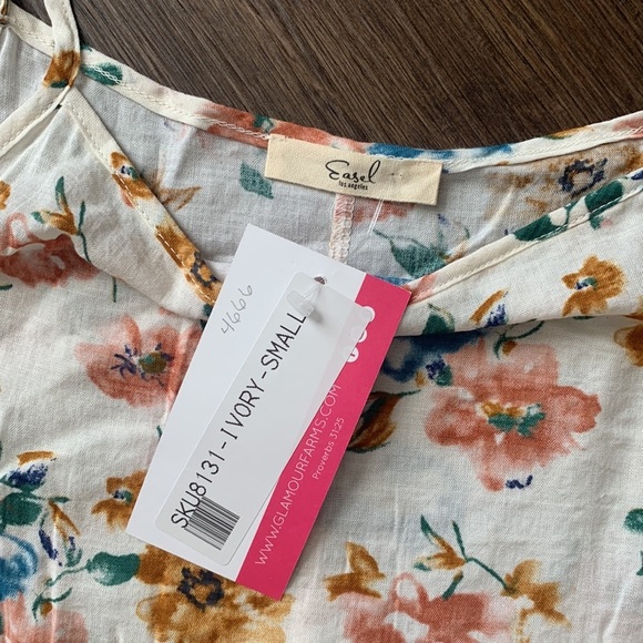 New with tags! Boutique floral off shoulder shirt size small - Picture 5 of 5